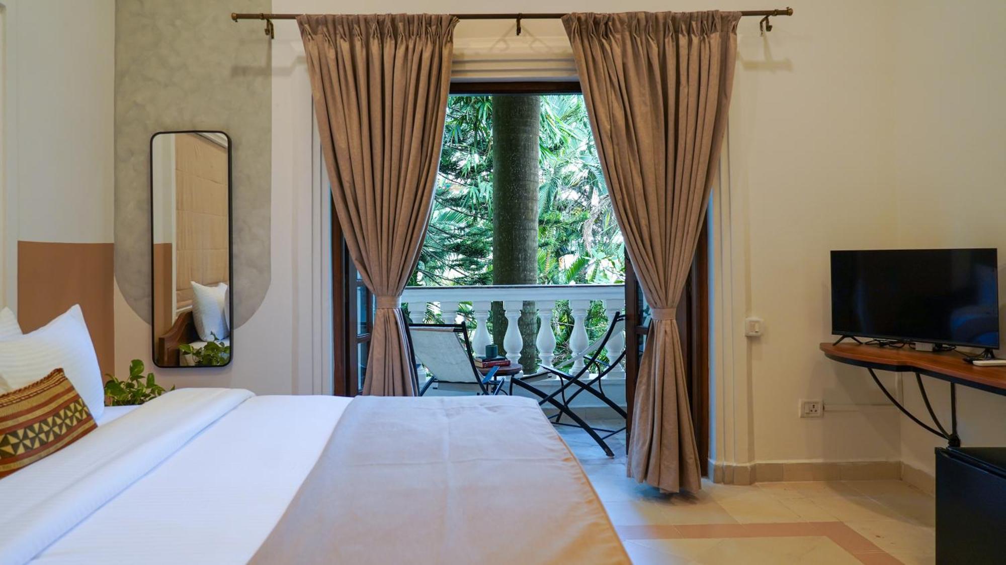Olive Hotel Alidia Beach Resort By Embassy Group Baga Exterior photo