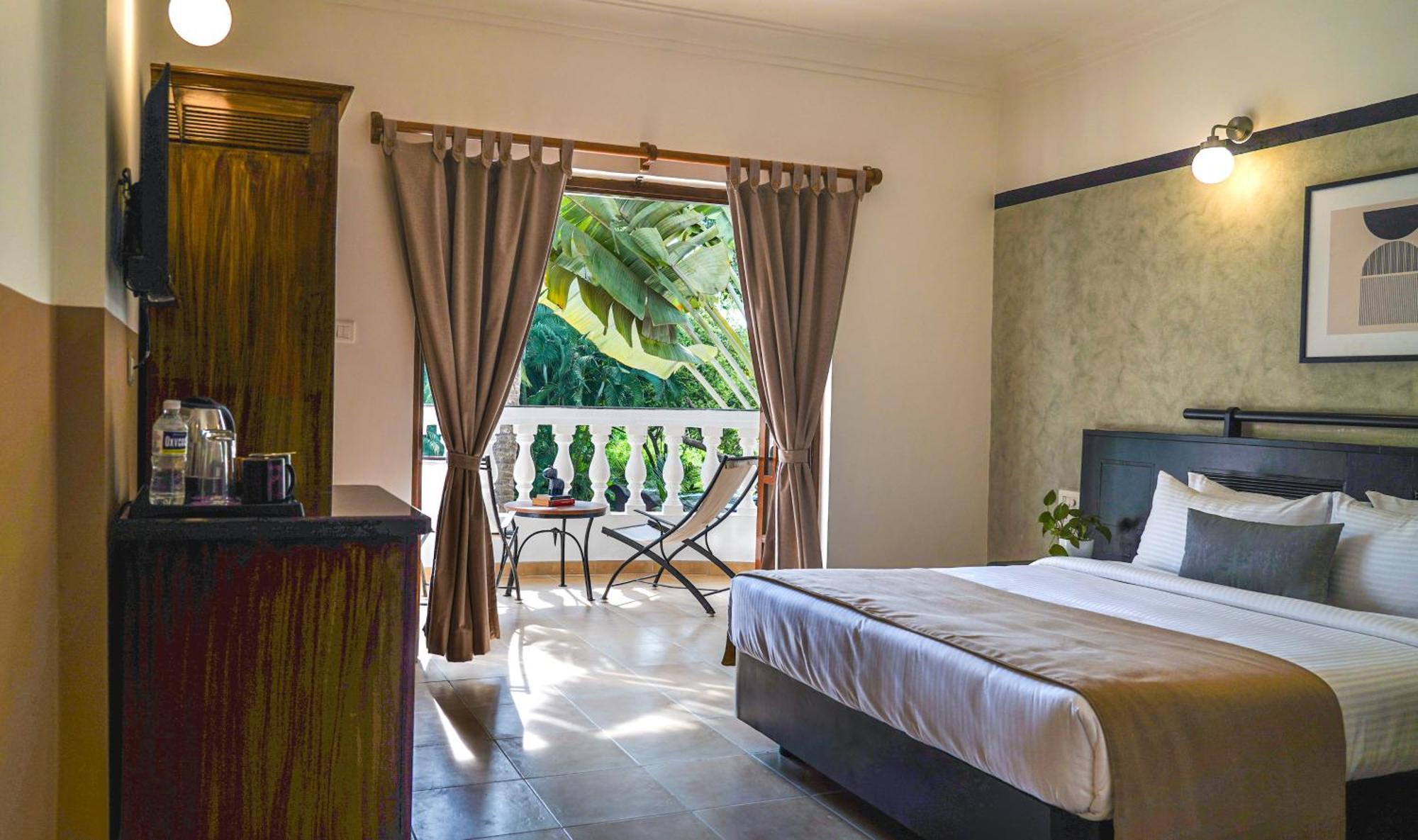 Olive Hotel Alidia Beach Resort By Embassy Group Baga Exterior photo